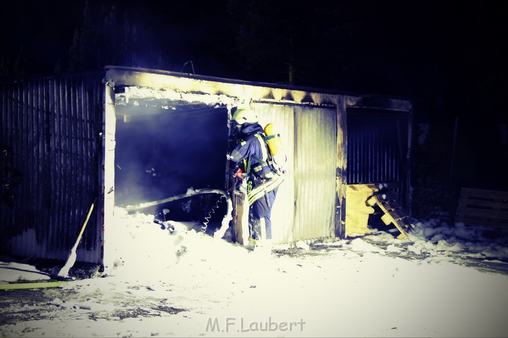 Feuer Hinterhof Garagen Koeln Hoehenberg Olpenerstr P045.JPG - Miklos Laubert